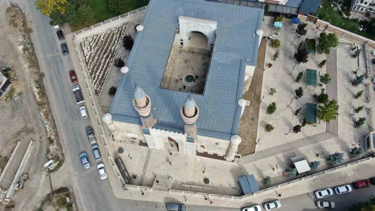 Sivas’taki tarihi mekanlar ve müzelerden ziyaretçi kalabalığı