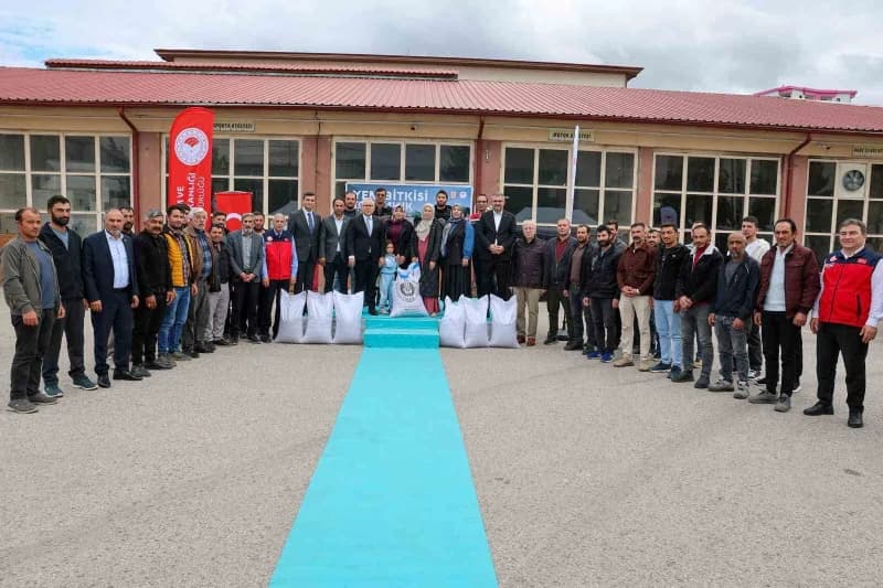 Sivas’ta tarımsal üretimi artırmak ve hayvancılığı desteklemek amacıyla yürütülen ‘yemyeşil Gelecek Projesi’ kapsamında,