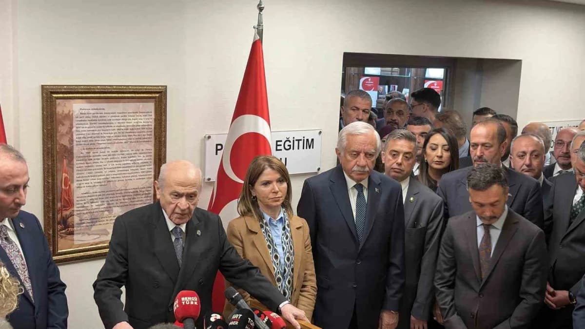 MHP lideri Devlet Bahçeli, Siyaset ve Liderlik Okulu açılış töreninde konuşma yaparken
