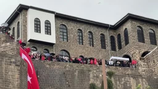 SOLOTÜRK ekibi Diyarbakır Hevsel Bahçeleri ve İçkale üzerinde gösteri uçuşu yaparken