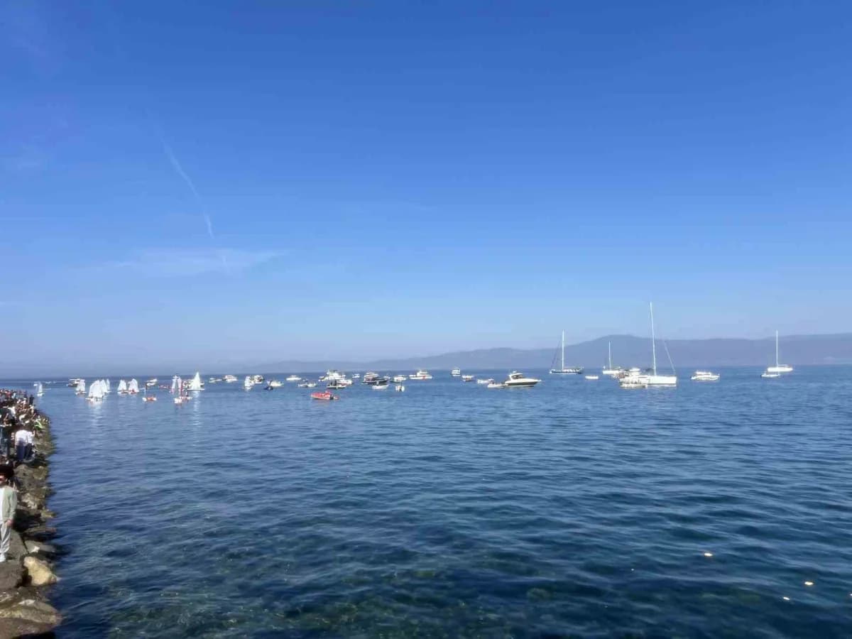 Bursa'da Mudanya Mütarekesi'nin 104. Yıl dönümü etkinlikleri kapsamında gerçekleştirilen SOLOTÜRK gösterisi, vatandaşlar