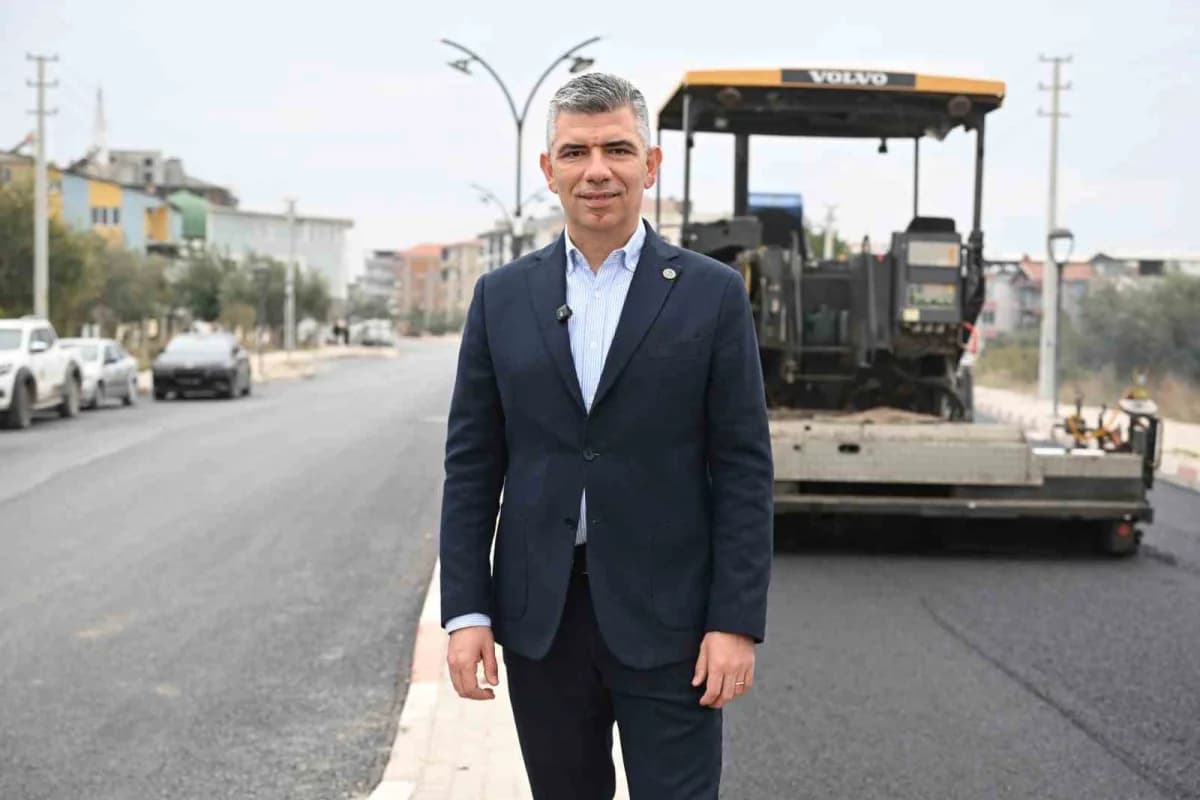 Soma Belediye Başkanı Sercan Okur da Adnan Menderes Caddesi’nin ilçenin önemli ana arterlerinden bir