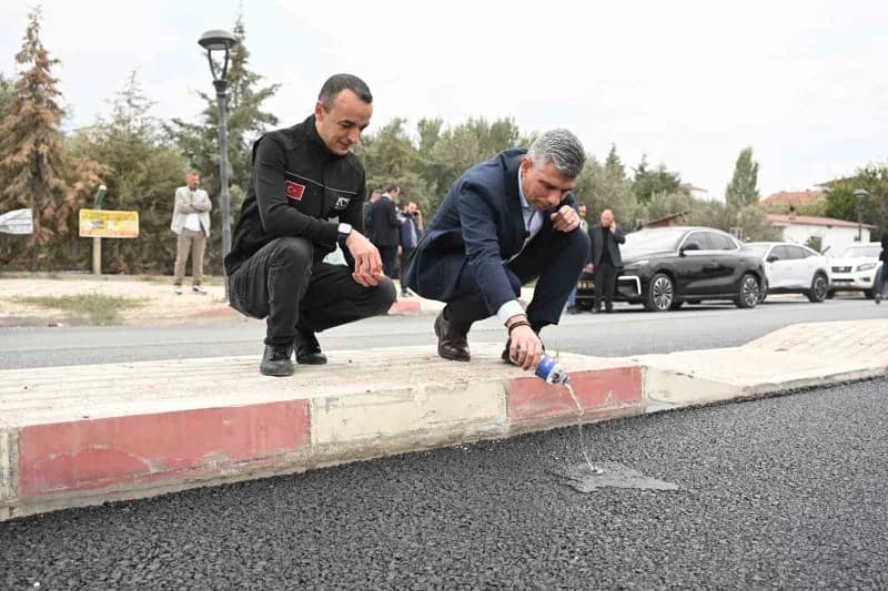 Soma Belediye Başkanı Sercan Okur (Sağda) ve Manisa Büyükşehir Belediyesi Fen İşleri Dairesi Başkanl