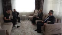 Soma'da maden kazasında yaralı kurtulan Süleyman Şakrak evinde ziyaret edilirken