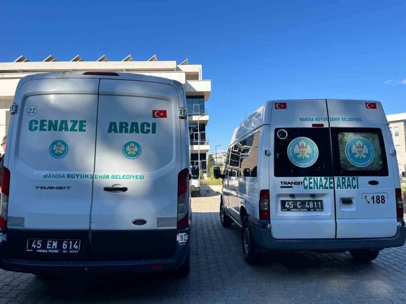 Manisa'nın Soma ilçesindeki maden faciasında hayatını kaybeden 5 işçinin cenazeleri, İzmir Adli Tıp Kurumu'ndaki otopsi