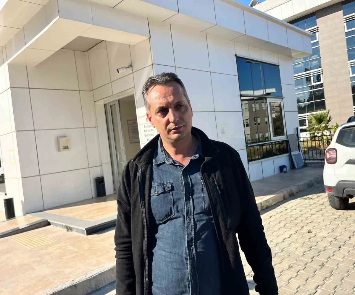 Ağabeyi İsa Olcay'ın acı haberini alarak Antalya'dan İzmir'e gelen Yüksel Olcay, Adli Tıp Kurumu önünde cenazesini bekle