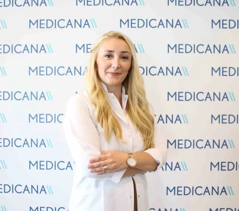 Sonbahar mevsiminde üst solunum yolu enfeksiyonlarına karşı dikkatli olunması gerektiğini anlatan uzman doktor