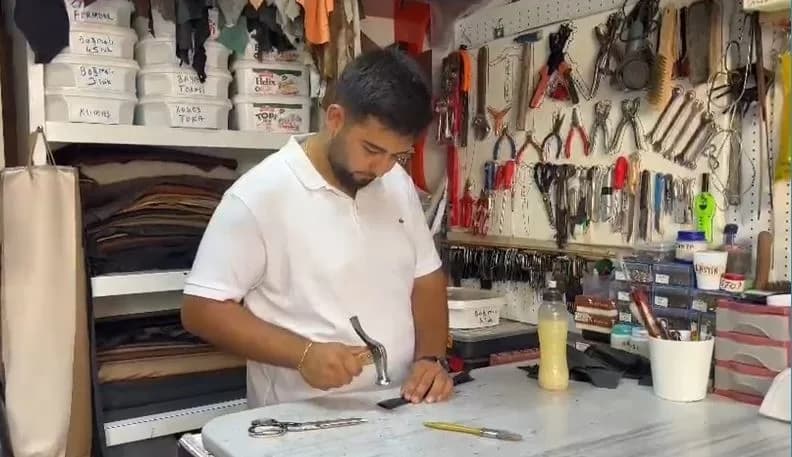 Yaz sezonunu gurbetçilerin ilgisiyle kapatan Deri giyim esnafı, eylül ayı itibarıyla iç piyasaya yönelik kendi sezonunu