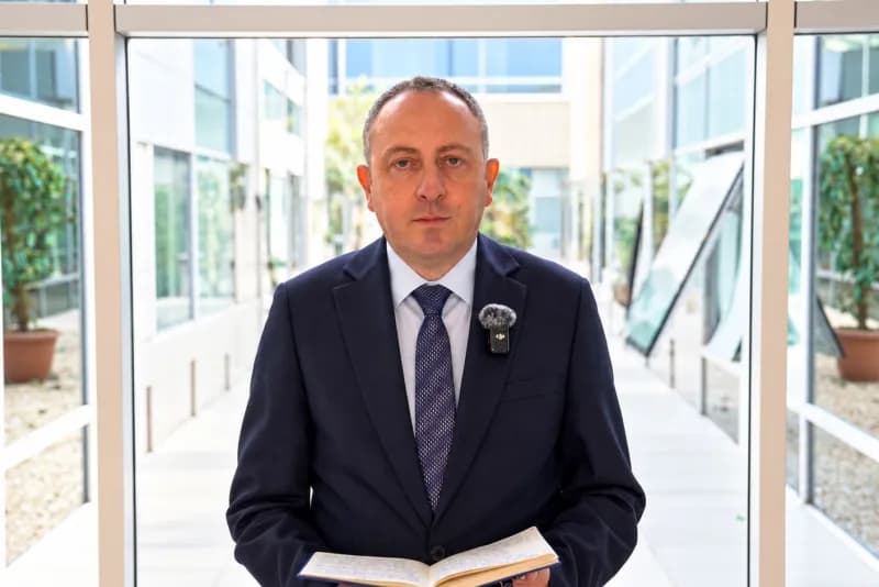 Sosyal medya düzenlemesi ve yaş doğrulama hakkında açıklama yapan uzman Doç. Dr. Sezercan Bektaş
