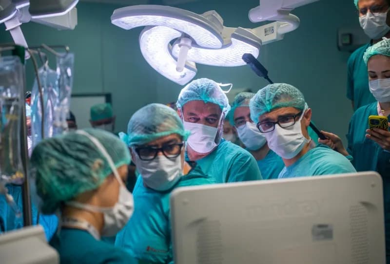 Hacettepe Üniversitesi hastanesinde, spina bifida tanısı konulan iki bebeğe 24 saat içinde anne karnında cerrahi müdahal