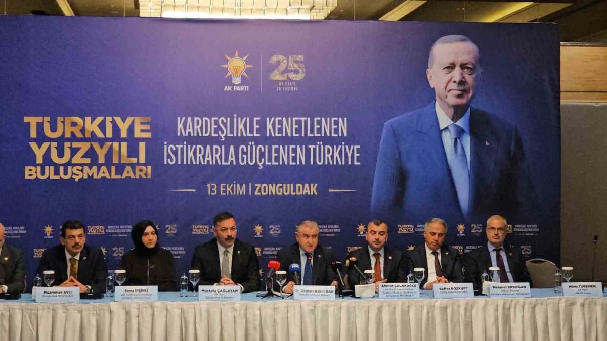 Türkiye Yüzyılı Buluşmaları kapsamında bir dizi programlara katılmak üzere Zonguldak'a gelen Gençlik ve Spor Bakanı Osma