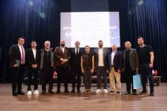Balıkesir'de Salih Tozan Kültür ve Sanat Merkezi'nde düzenlenen Sporda Bilim ve Vizyon Zirvesi panelinden genç sporcular