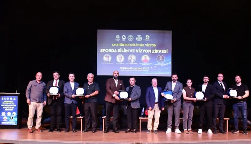 Sporda Bilim ve Vizyon Zirvesi panelinde Prof. Dr. İbrahim Erdemir, Doç. Dr. Nahit Özdayı, Doç. Dr. Aziz Atik, Kuvvet ve