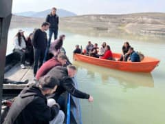 Su Ürünleri Fakültesi öğrencileri Demirören Barajı’nda saha çalışması yaparken