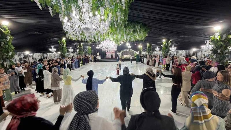 Sultanbeyli Mecidiye Mahallesi Muhtarı Hatice Türkeri öncülüğünde üçüncüsü düzenlenen "En İyi Narkot