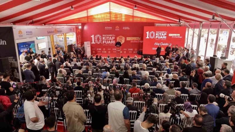 Sultanbeyli Belediyesi'nin "Bir Dünya Kitap, Bir Kitap Dünya" temasıyla düzenlediği 10. Sultanbeyli Kitap Fuarı sona erd