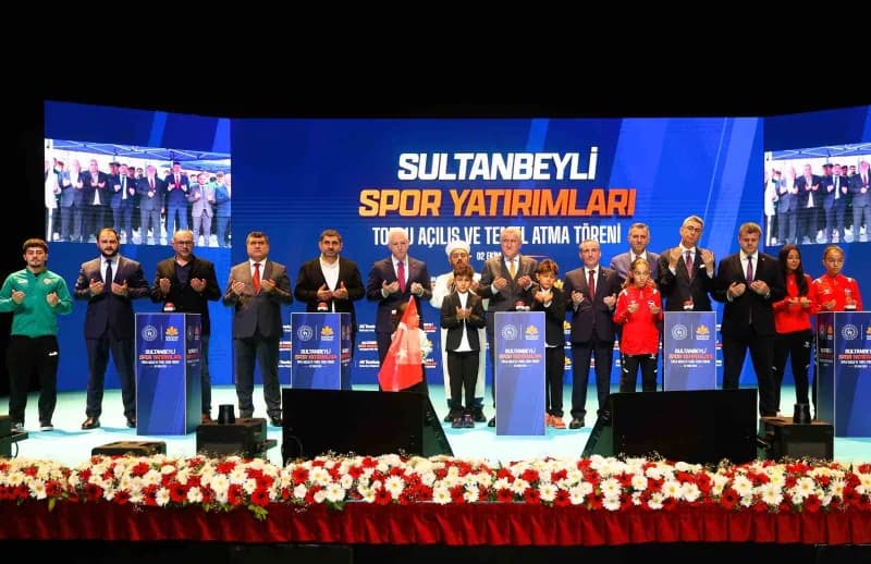 Sultanbeyli Belediyesi tarafından hayata geçirilen dev Spor yatırımları için toplu açılış ve temel atma töreni düzenlend