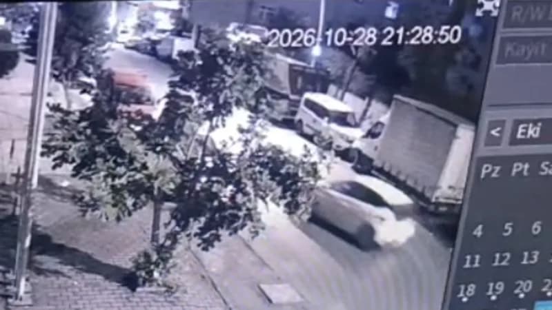 Sultangazi’de iddiaya göre içinde 4 kişinin bulunduğu kiralık otomobil, önce park halindeki bir mini