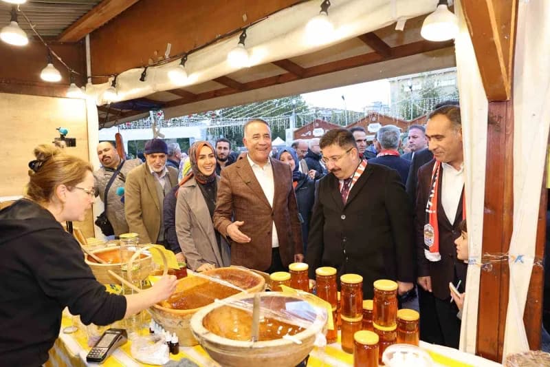 Sultangazi'de düzenlenen Kastamonu Günleri etkinliği kapsamında 7. Siyez ve Yöresel Lezzetler Festivali'nde vatandaşlar