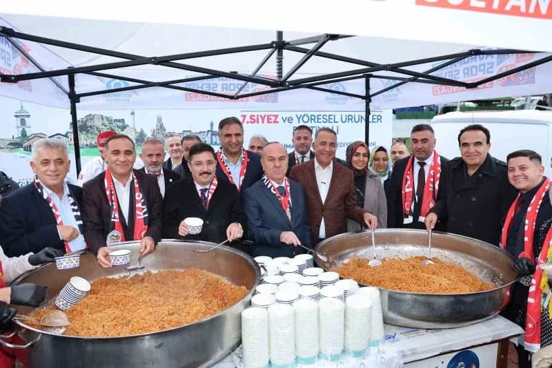 Sultangazi'de düzenlenen Kastamonu Günleri etkinliği kapsamında 7. Siyez ve Yöresel Lezzetler Festivali'nde vatandaşlar