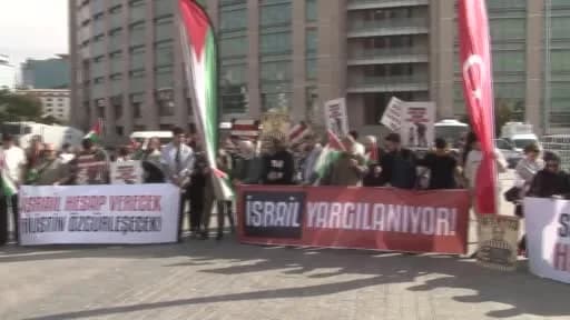 Sumud Filosu davasının görüldüğü İstanbul 11. Ağır Ceza Mahkemesi binası önünden bir görünüm