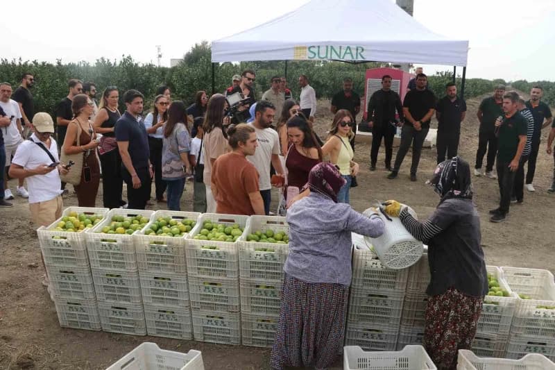 Sunar Yatırım Hacı Nuri Çomu Çiftliği’nde Adana Lezzet Festivali kapsamında düzenlenen hasat etkinliğinden bir kare