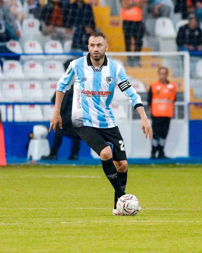 Süper Lig’in en yaşlı futbolcularından 4’ü Erzurumspor FK formasıyla sahada mücadele ediyor