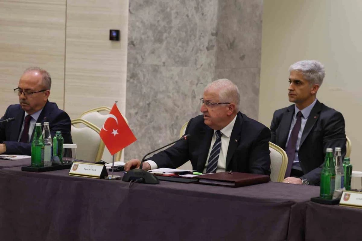 Azerbaycan, Gürcistan ve Türkiye savunma bakanları Şuşa’da toplantı yaparken
