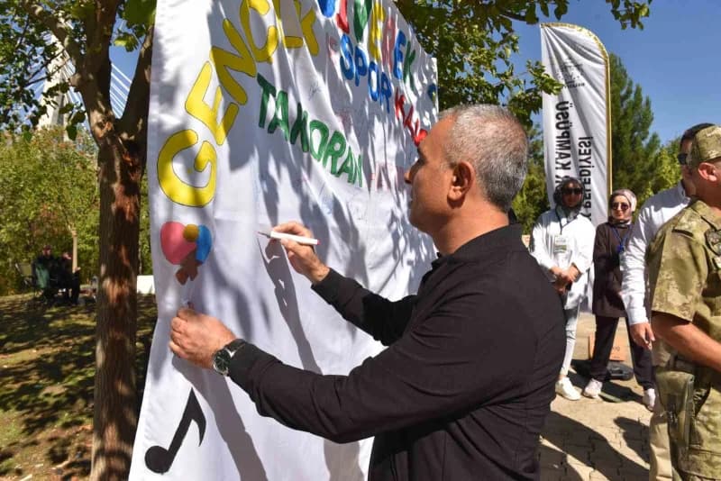 Siverek Belediyesi tarafından düzenlenen Ulusal Takoran Doğa ve Kültür Festivali, ikinci gün etkinlikleriyle devam ediyo