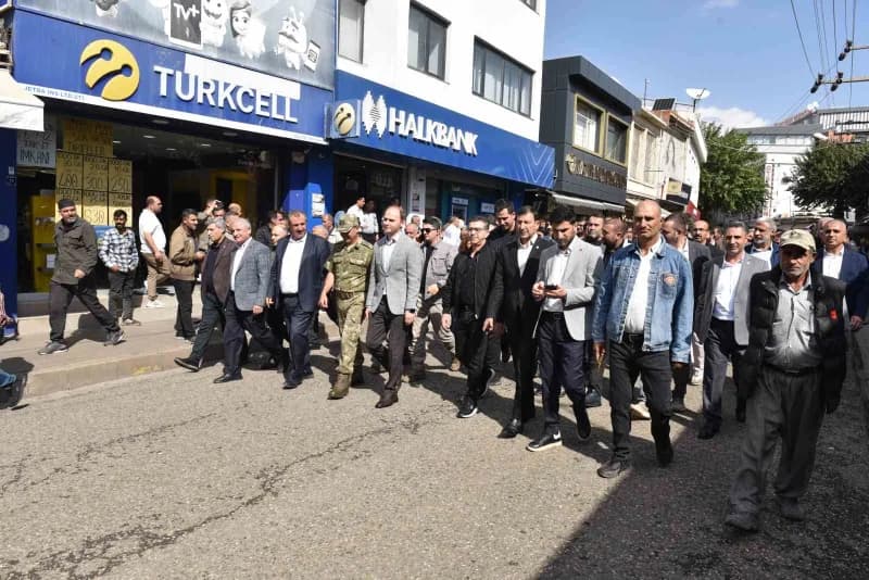 Siverek'te düzenlenen Ulusal Takoran Doğa ve Kültür Festivali, kortej yürüyüşü ve açılış programıyla başladı.