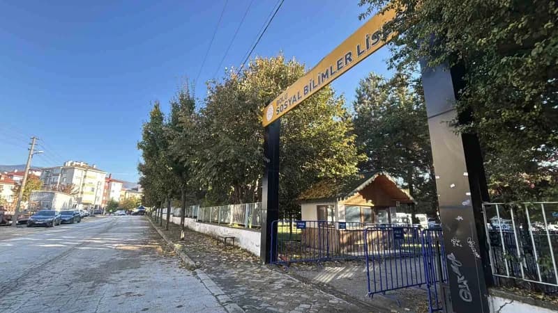 Bolu 3. Ağır Ceza Mahkemesi'nce görülen duruşma, geniş katılım nedeniyle yine Bolu Sosyal Bilimler Lisesi'nin spor salon