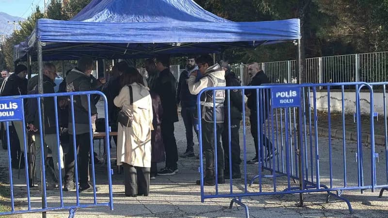 Bolu 3. Ağır Ceza Mahkemesi'nce görülen duruşma, geniş katılım nedeniyle yine Bolu Sosyal Bilimler Lisesi'nin spor salon