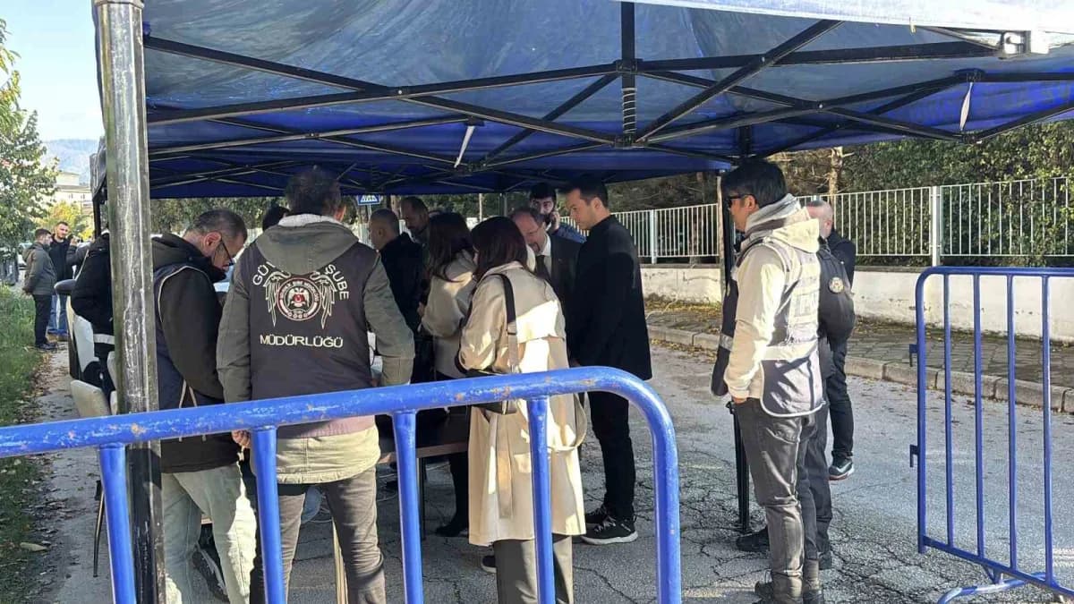 Bolu 3. Ağır Ceza Mahkemesi'nce görülen duruşma, geniş katılım nedeniyle yine Bolu Sosyal Bilimler Lisesi'nin spor salon