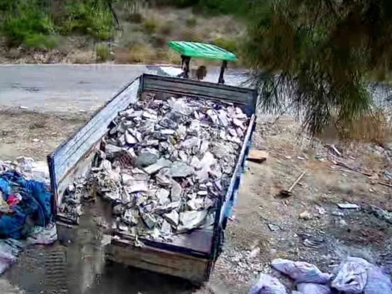 Tarsus'ta kaçak döküm yapılan alan ve fotokapan cihazı
