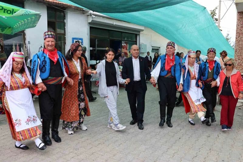 Marmaris’in kırsal Taşlıca Mahallesi, Deniz Ürünleri Festivali kapsamında düzenlenen Yerel Pazar Günü’nde yöresel lezzet