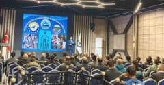Tatvan Mesleki Eğitim Merkezi İşletme Toplantısı katılımcıları TATSO konferans salonunda bir arada