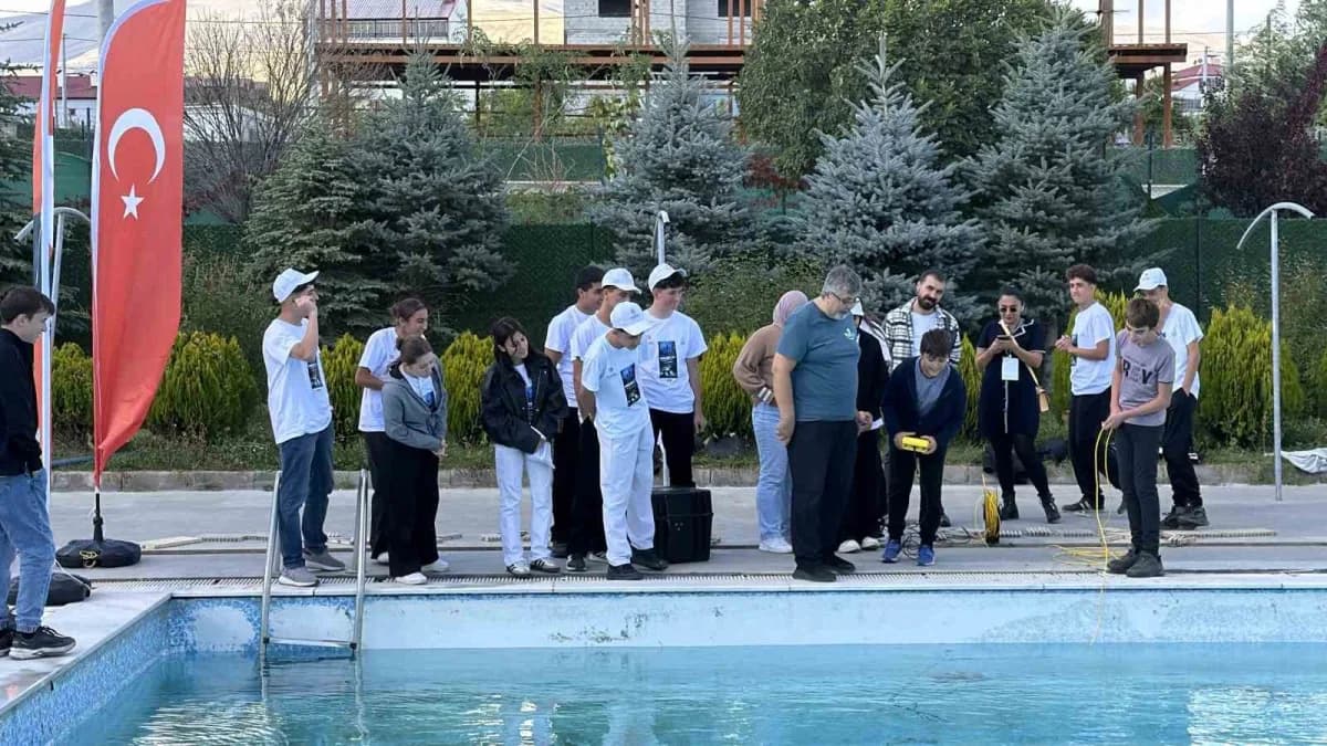 Anadolu Su Altı Araştırmaları ve Sporları Derneği (ASAD) tarafından yürütülen proje kapsamında Tatvan’da eğitim alan 18