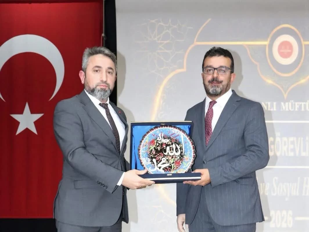 Tavşanlı Belediye Kültür Sarayı’nda düzenlenen Cami ve Sosyal Hayat konferansından bir görünüm