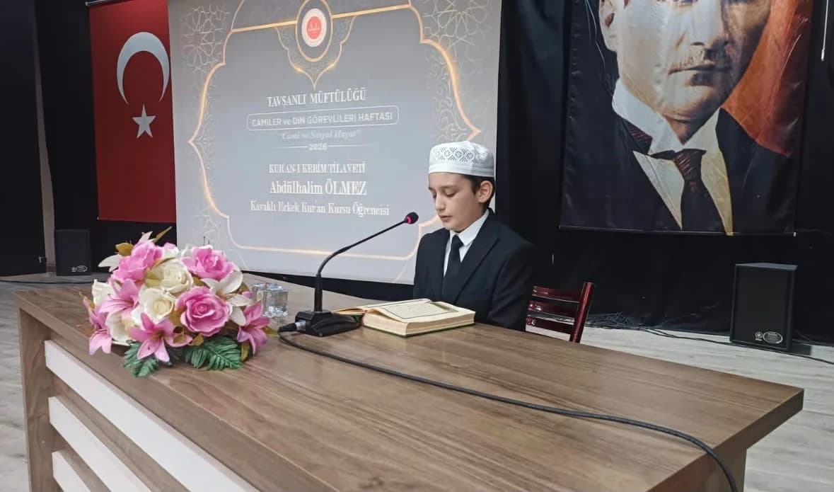 Program, Abdulhalim Ölmez'in Kur'an-ı Kerim tilavetiyle başladı.