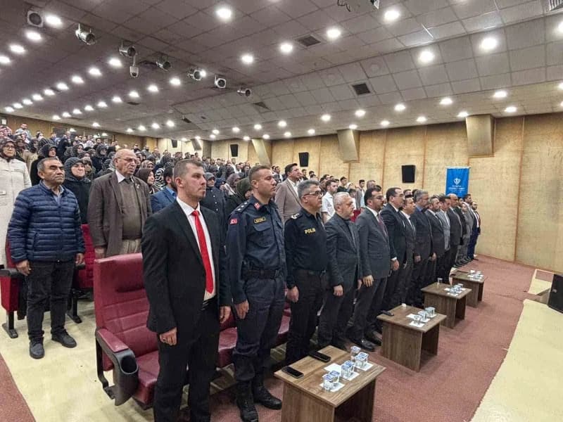 Kütahya Tavşanlı İlçe Müftülüğü tarafından "Camiler ve Din Görevlileri Haftası" münasebetiyle Belediye Kültür Sarayı'nda