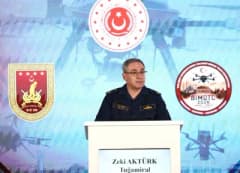 Milli Savunma Bakanlığı Sözcüsü Tuğamiral Zeki Aktürk basın toplantısında açıklama yapıyor