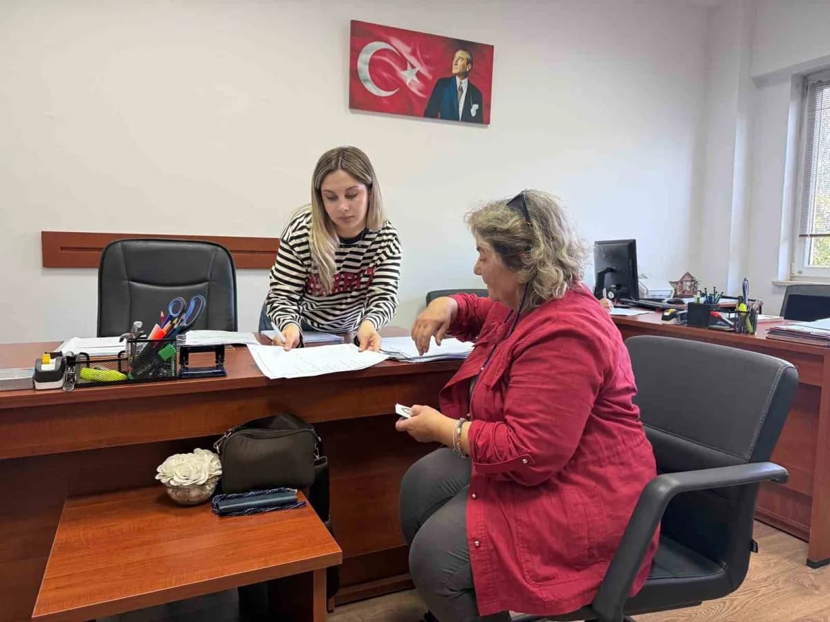 Ankara Üniversitesi Kimya Mühendisliği bölümünden mezun olan, TÜBİTAK ve Savunma Sanayii'nde uzun yıllar araştırmacı ola