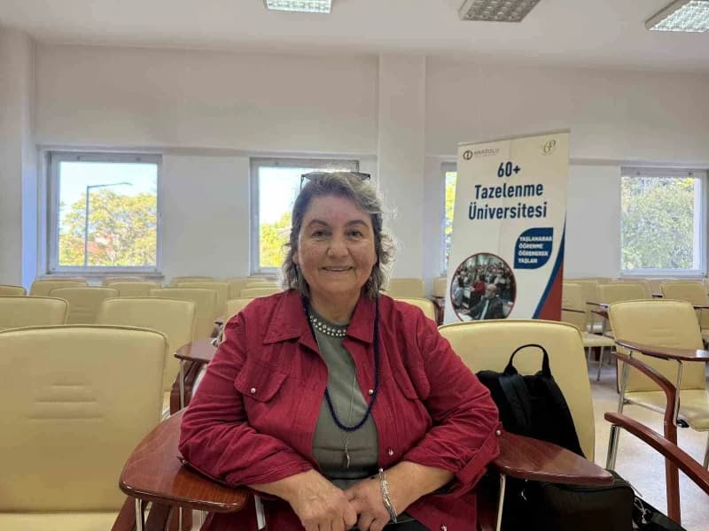 Ankara Üniversitesi Kimya Mühendisliği bölümünden mezun olan, TÜBİTAK ve Savunma Sanayii'nde uzun yıllar araştırmacı ola