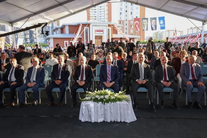 Konya'nın merkez Selçuklu İlçe Belediyesi ve hayırseverler işbirliği ile Yazır Mahallesi'ne kazandırılan Yazır Mahalle K