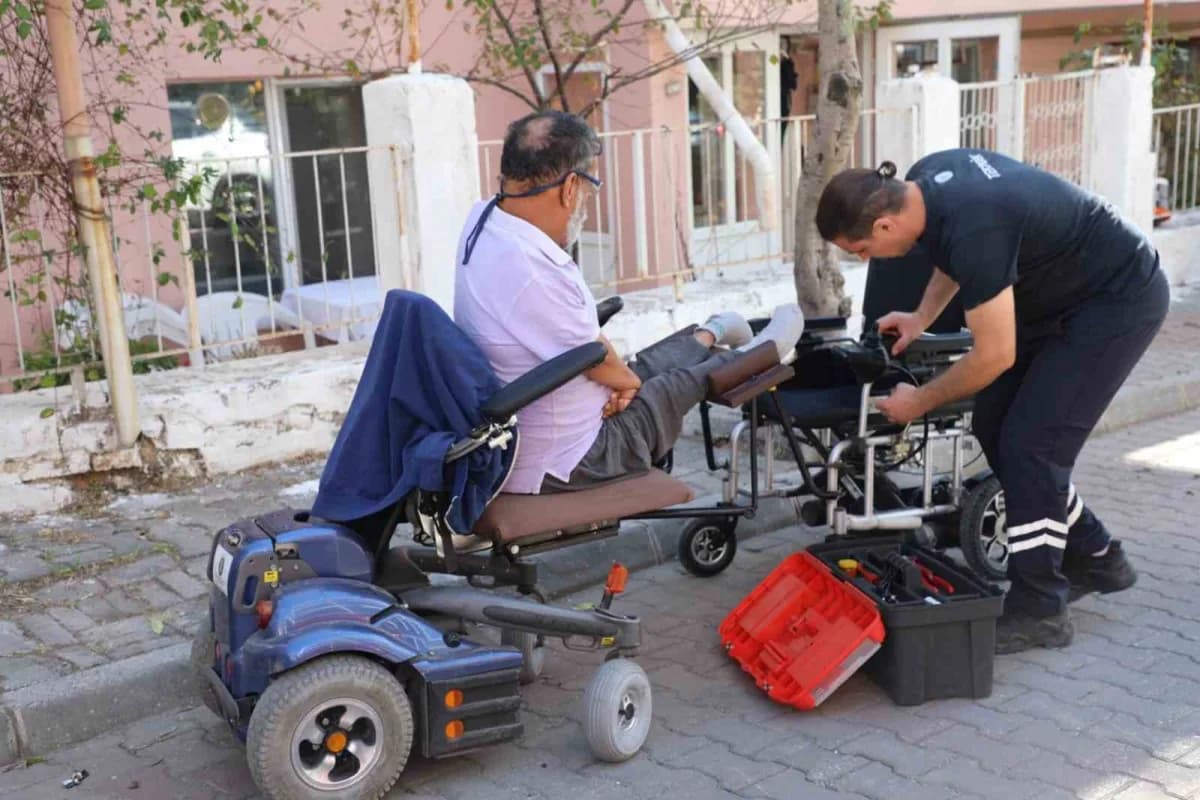 Muğla Büyükşehir Belediyesi mobil tekerlekli sandalye tamir aracı ve teknik ekip çalışması