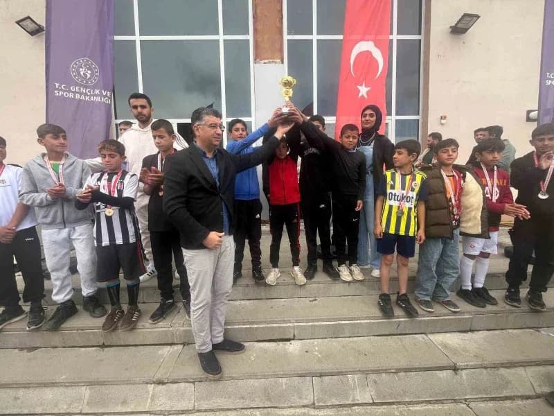 Tekman’da Gençlik ve Spor İlçe Müdürlüğü tarafından, İlçe Millî Eğitim Müdürlüğü iş birliğiyle düzenlenen okullar arası