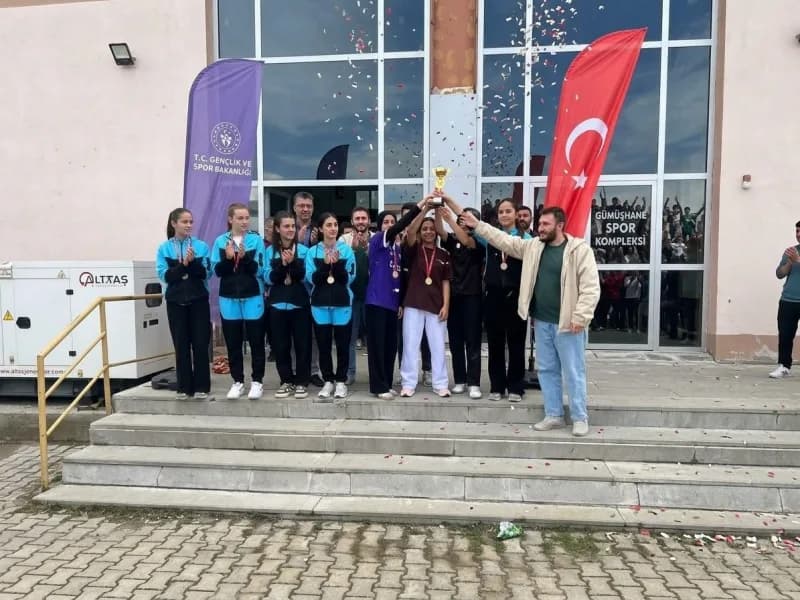 Tekman’da Gençlik ve Spor İlçe Müdürlüğü tarafından, İlçe Millî Eğitim Müdürlüğü iş birliğiyle düzenlenen okullar arası