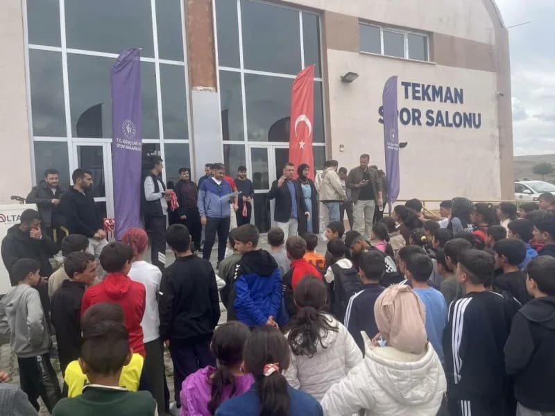 Tekman’da Gençlik ve Spor İlçe Müdürlüğü tarafından, İlçe Millî Eğitim Müdürlüğü iş birliğiyle düzenlenen okullar arası