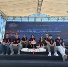 TEKNOFEST 2026 İHA yarışmasında Türkiye şampiyonu olan Trabzon Şehit Eren Bülbül Gençlik Merkezi takımı gençleri