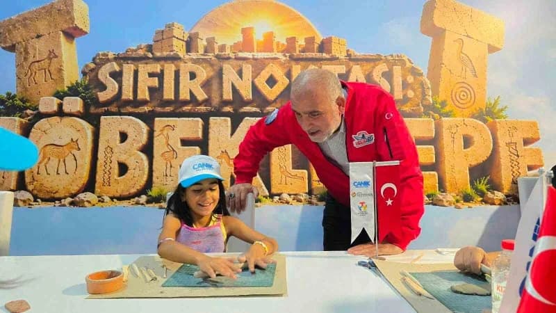 Canik Belediyesi Özdemir Bayraktar Keşif Kampüsü atölyelerinde gençlerle ve ziyaretçilerle buluşan Başkan Sandıkçı, genç